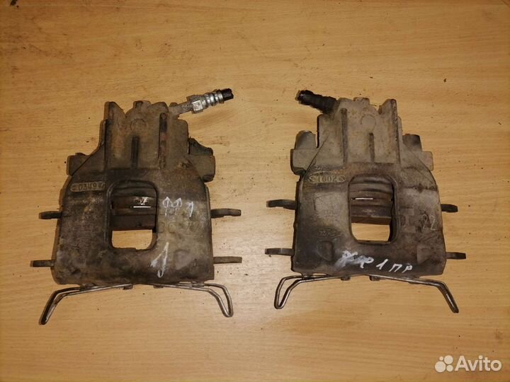 Суппорт передний Ford Focus 1