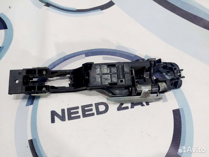 Кронштейн ручки двери перед лев Nissan Teana J32