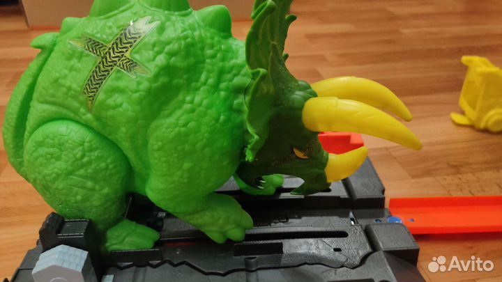 Трек Хот вилс сокрушительный удар трицераптор