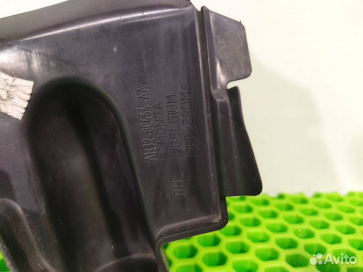 Дефлектор радиатора (воздуховод) правый Land Rover