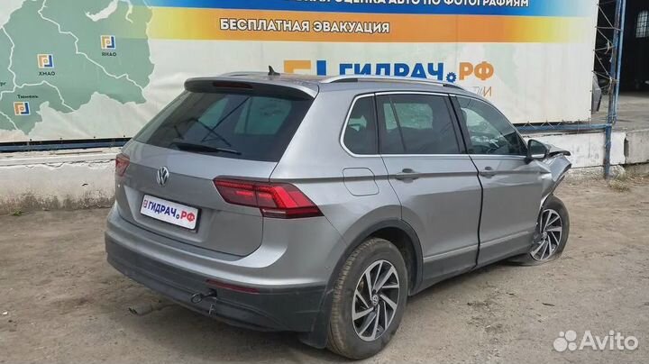 Стекло кузовное глухое правое Volkswagen Tiguan (M