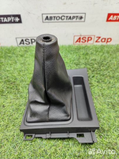 Кожух ручки кпп Mazda 3 BK Z6 2003-2008