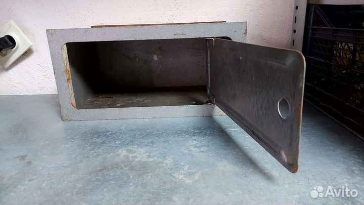 Ящик сейф металлический