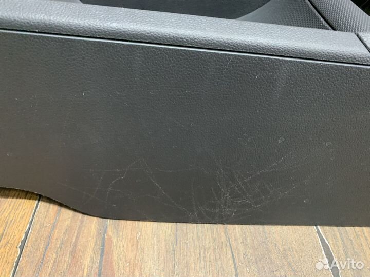 Skoda Rapid Консоль центральная