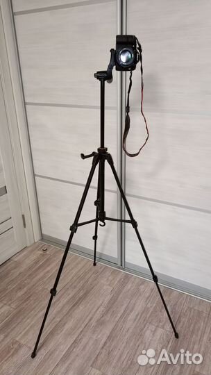 Штатив для фотоаппарата и видеокамеры