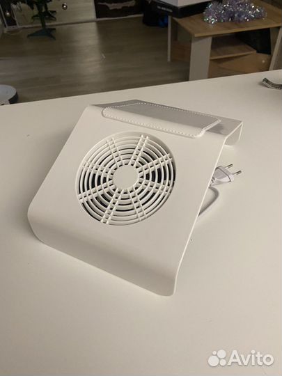 Маникюрная вытяжка