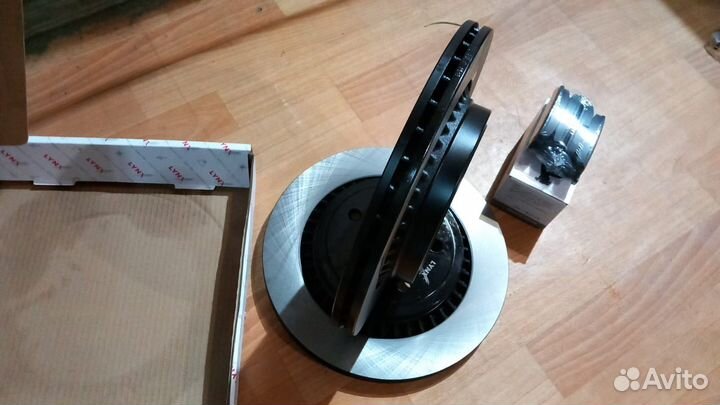 Задние тормозные диски и колодки Volvo XC60