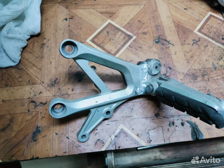 Подножки водительские Honda F4i