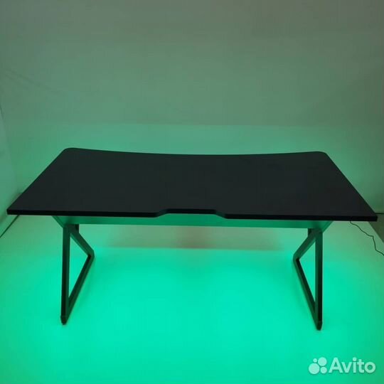 Игровой компьютерный стол с подсветкой