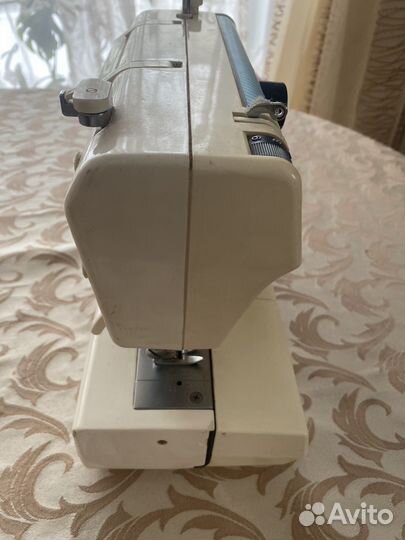 Швейная машина Jguar