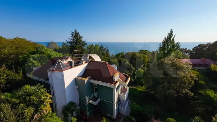 Коттедж 560 м² на участке 100 сот.