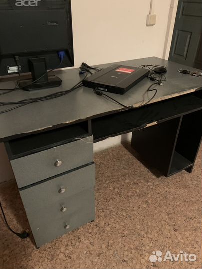 Письменный стол