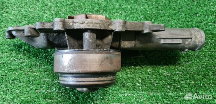 Насос водяной (помпа) Мерседес Vito Viano W639