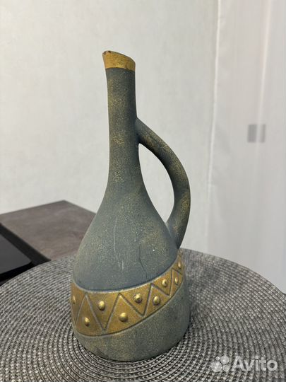 Глиняный кувшин для вина