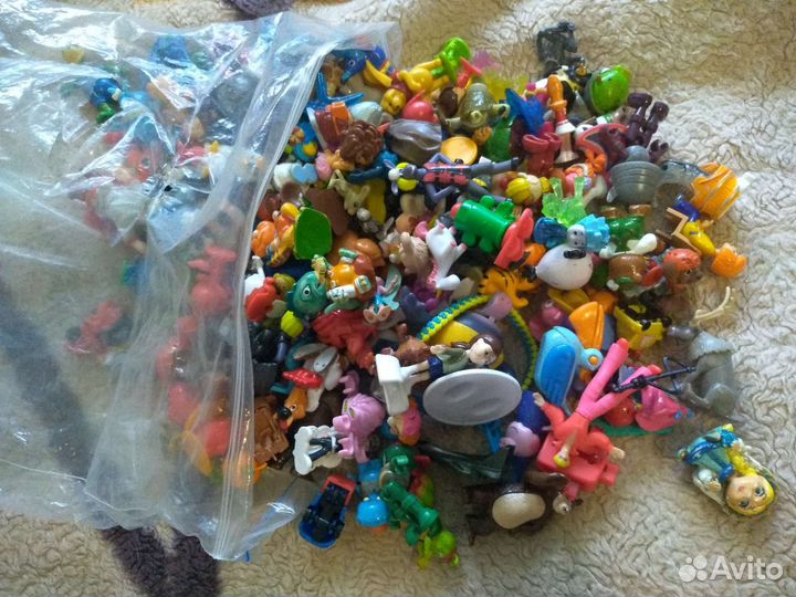 Игрушки из киндера пакетом