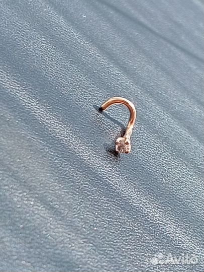 Пирсинг в нос золото