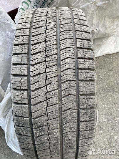 Bridgestone Blizzak Ice 215/55 R16
