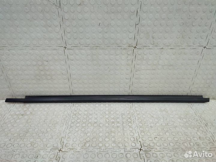 Уплотнитель стекла двери передний левый LADA