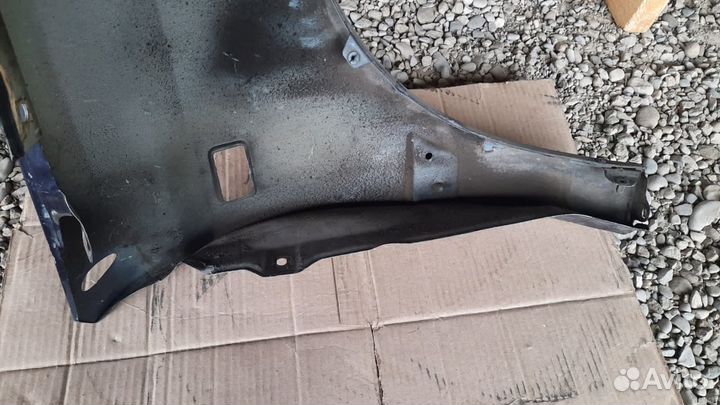 Переднее левое крыло Volkswagen Golf 3