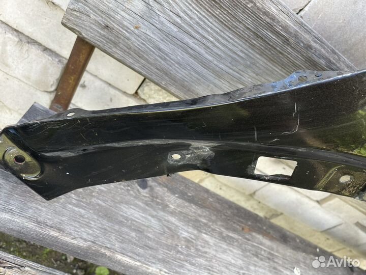 Крыло на toyota rav 4