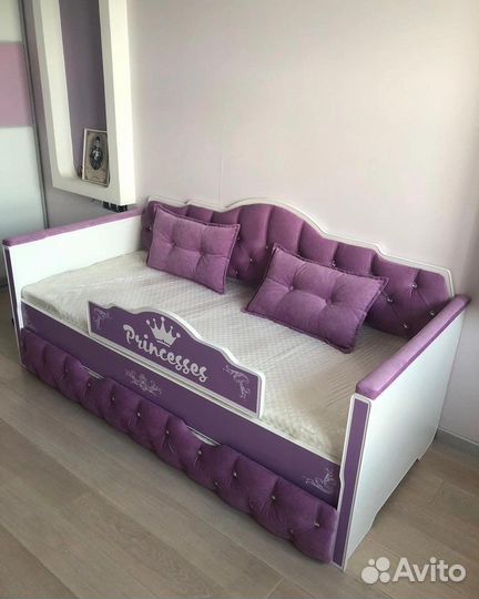 Детская кровать диван с каретной стяжкой