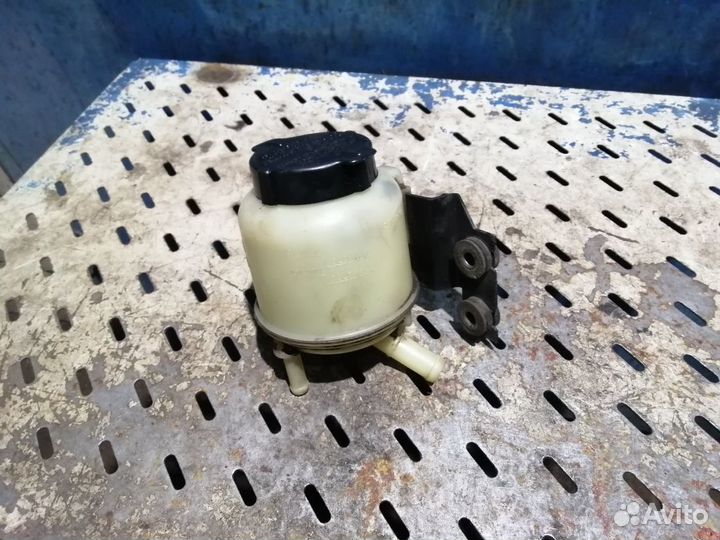 Бачок гура Nissan Infiniti