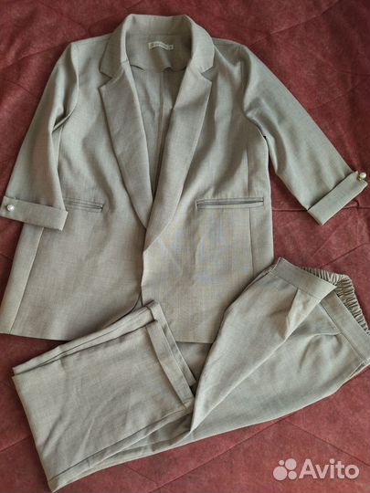 Брючный костюм женский 48. Объём бёдер 110-120