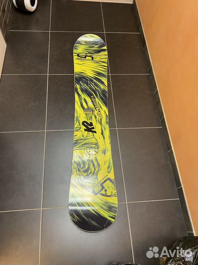 Сноуборд с креплениями и ботинками