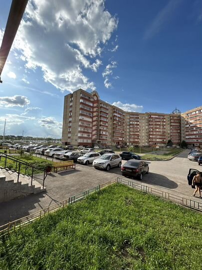 2-к. квартира, 60 м², 1/10 эт.