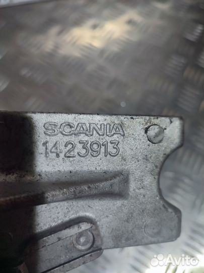 Кронштейн Scania 1423913