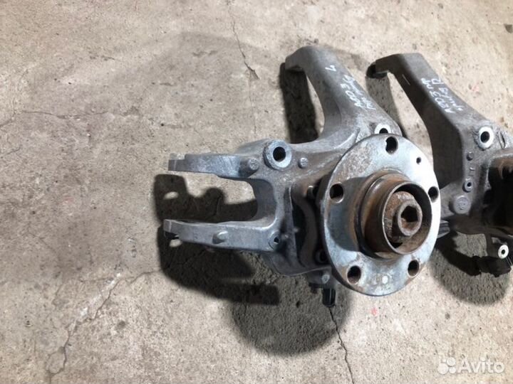 Кулак поворотный Audi A8 D3 6.0W12BTH 2005