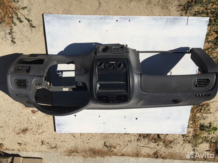 Блок предохранителей Mazda Familia BJ