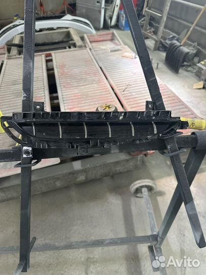 Заглушка противотуманки левая генезис G80