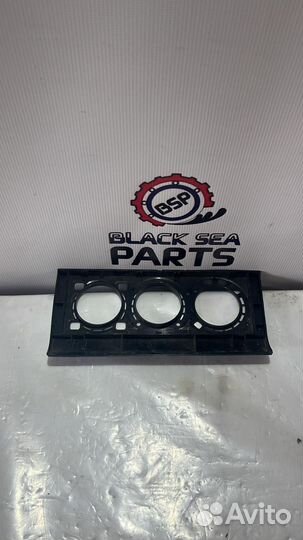 Рамка отопителя Volkswagen Passat b3 357819075