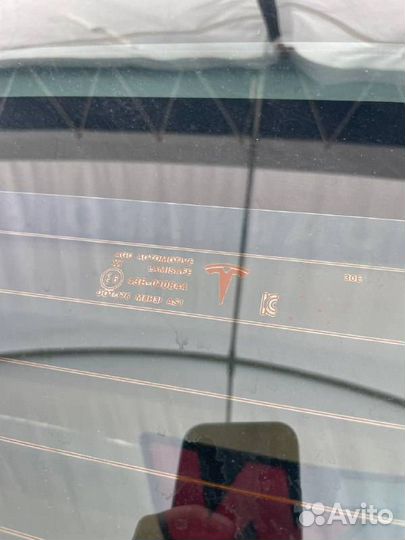 Стекло крышки багажника Tesla Model S 2-й рест