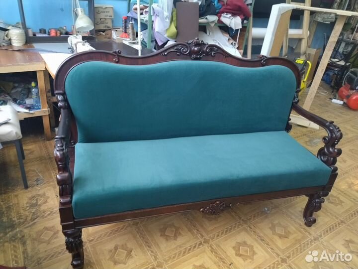 Перетяжка дивана кожей