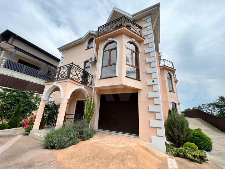 Дом 280 м² на участке 8 сот.