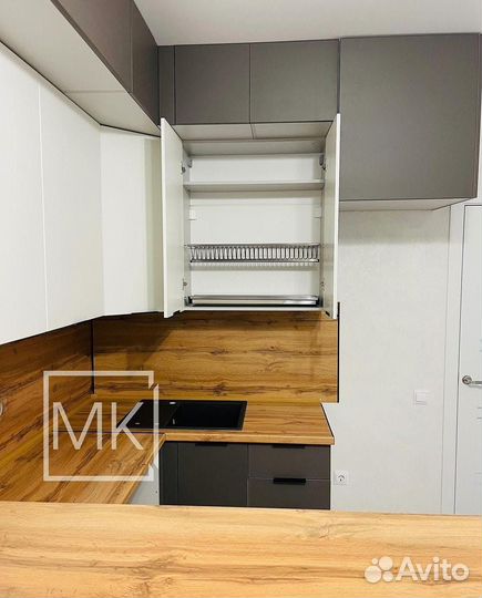 Красивый кухонный гарнитур