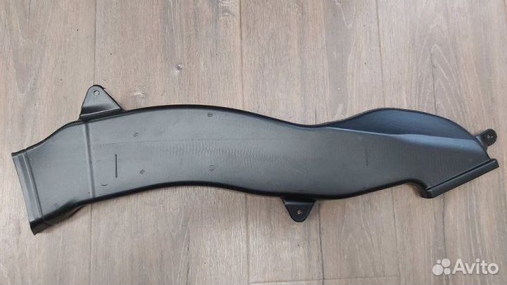 Воздуховод правый Bmw X5 50Ix F15 N63N 4.4 2013