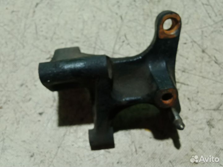 Кронштейн двигателя правый Nissan Primera P12