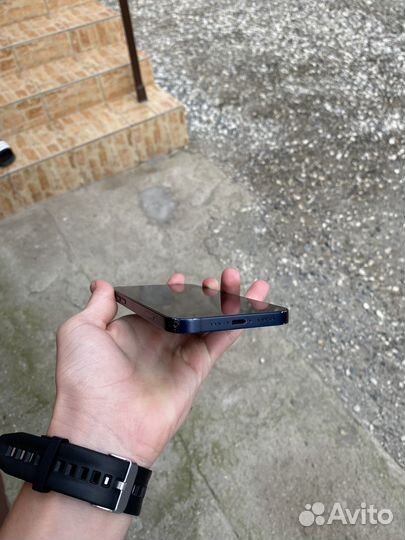 Телефон iPhone 12