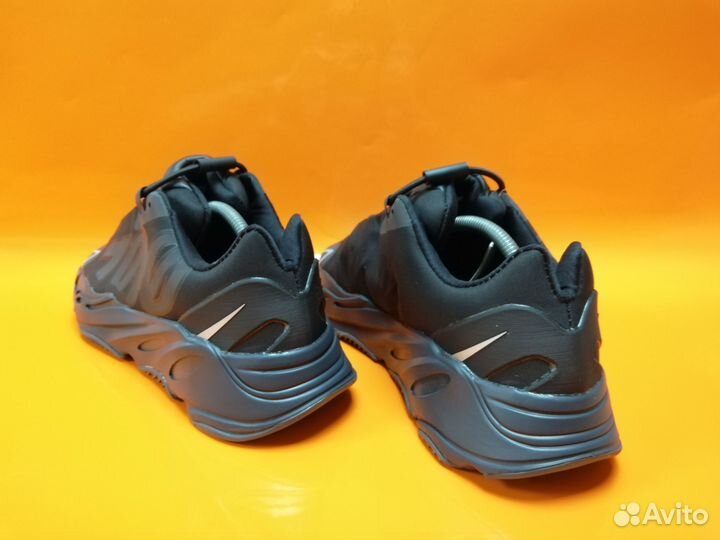 Кроссовки Adidas Yeezy Boost 700