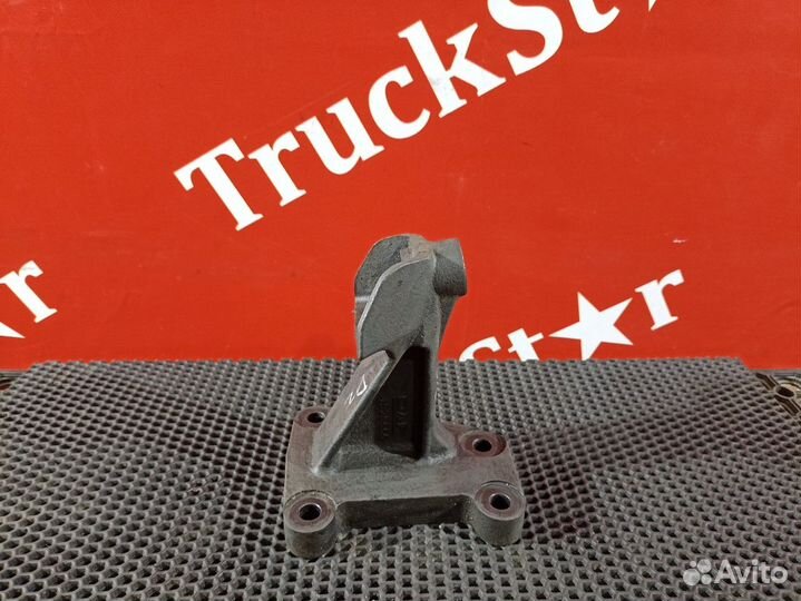 Кронштейн двигателя правый Daf XF106