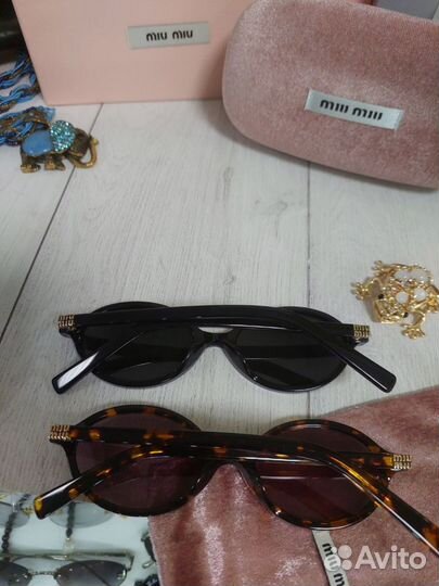 Солнцезащитные очки Miu miu