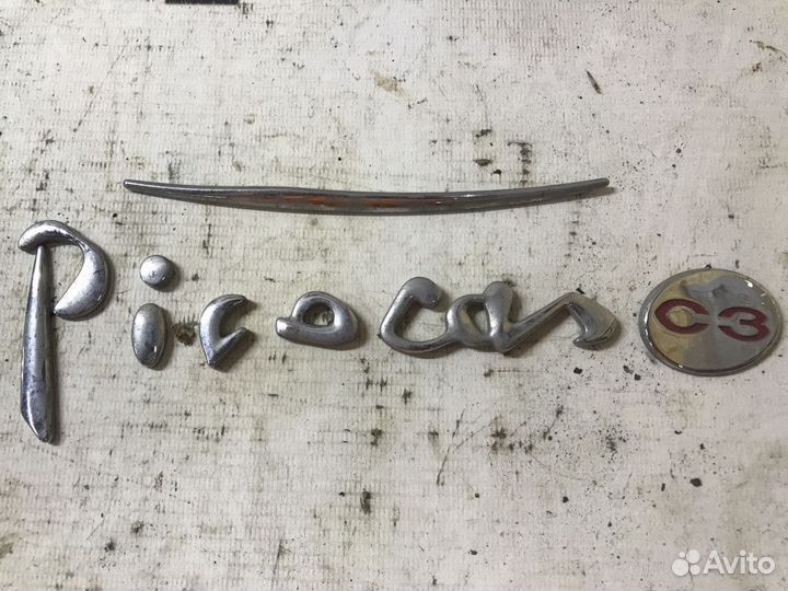 Эмблема на крышку багажника Citroen C3 Picasso