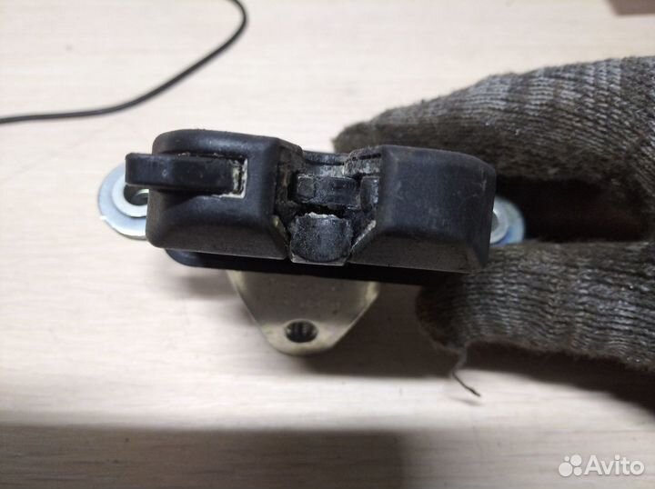 Замок крышки багажника Skoda Octavia A5 2004-2013