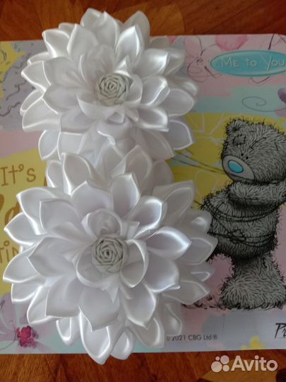 Большие белые банты