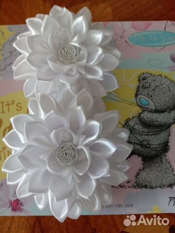 Большие белые банты