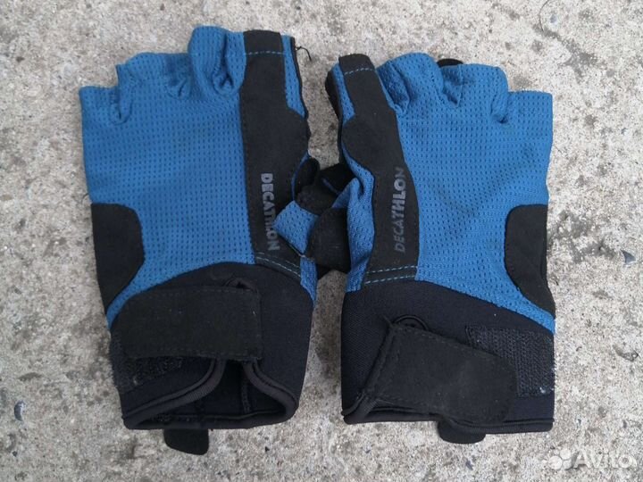 Перчатки бел кончиков пальцев