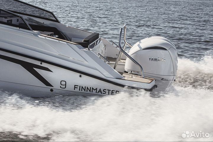 Финский катер Finnmaster T9 c носовой каютой